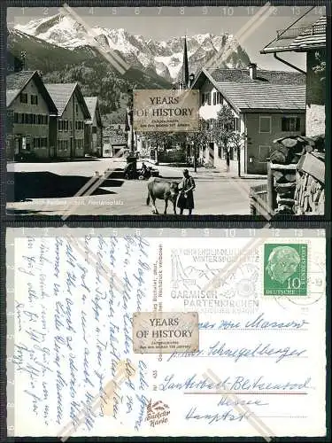 Foto AK Garmisch Partenkirchen Brunnen Floriansplatz straßenansicht Alpenblick