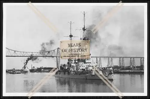 Foto SMS Deutschland 1904 Linienschiff unter Brücke durchfahren mit weiterem S