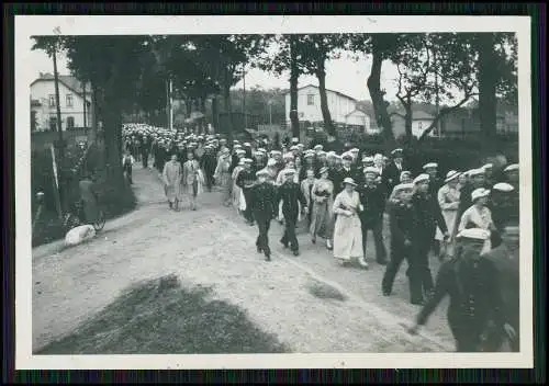 2x Foto Soldaten Marine Mannschaft des Kreuzer Köln Kriegsschiff Wilhelmshaven