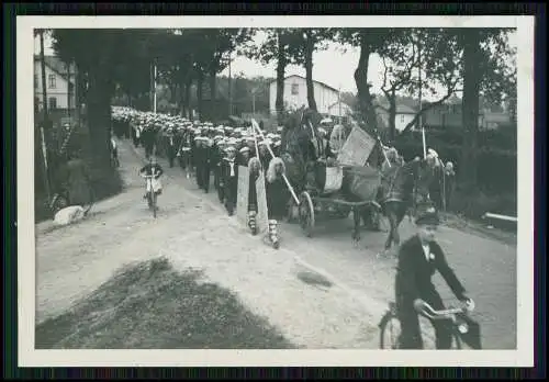 2x Foto Soldaten Marine Mannschaft des Kreuzer Köln Kriegsschiff Wilhelmshaven