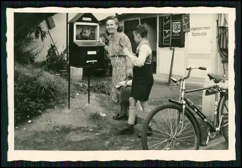 Foto Wahrsager-Häuschen Wahrsageautomat Fahrrad Werbung um 1950 im Ruhrgebiet