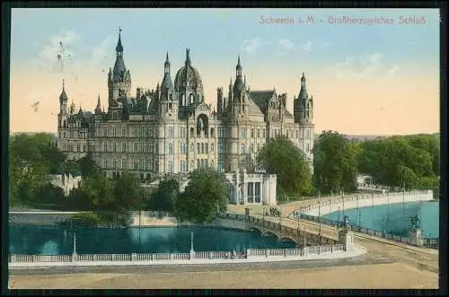 AK Schwerin in Mecklenburg, Großherzogliches Schloss, mit Brücke 1915 gelaufen