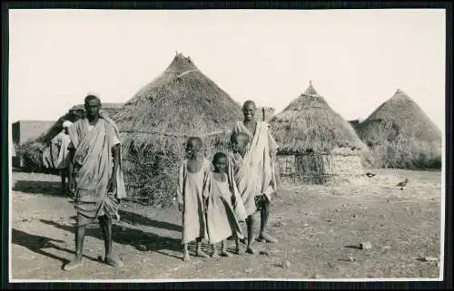 Foto AK Afrique Occidentale Femmes Cereres Frauen Männer Strohhütten Afrika 1936