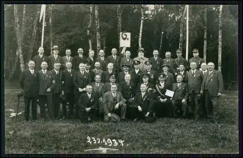 2x Foto alte Veteranen 1934 Gruppenfoto Rheinland Düsseldorf Tag der Arbeit ?