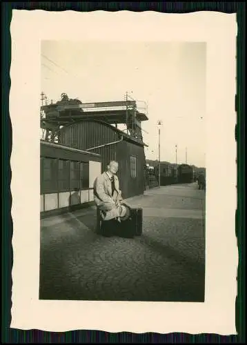 11x Foto Reise junger Mann am Bahnhof im Zug auch Spaziergänge Landschaft 1938