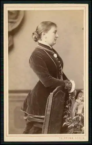 CDV - Fotografie Theodor Prümm, Berlin, Unter den Linden 51 feine Dame im Profil