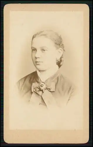 CDV - Fotografie Emil Rolla, Kyritz Wittstock Portrait Dame Kleid mit Medaillon