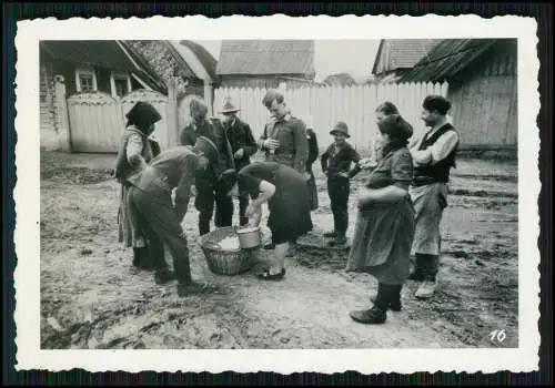 8x Foto Soldaten Wehrmacht Quartier Dorf Bauern uvm. in der Ukraine nähe Kiew