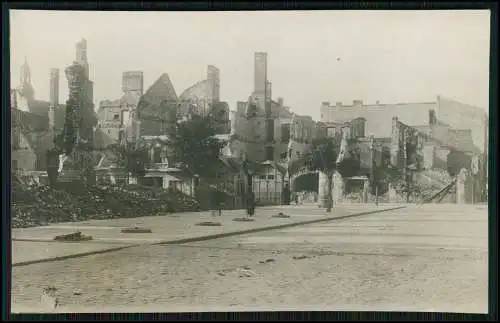 Echt Foto AK 1. WK Rethel Ardennes, Blick auf ein zerstörtes Gebäude 1916