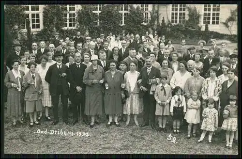 Echt Foto Ansichtskarte Postkarte Bad Driburg 1927 Gruppenbild vor Gebäude