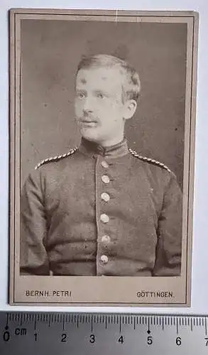 Foto CDV Portrait Soldat Uniform Atelier Bernhard Petri Göttingen Weender Str.80