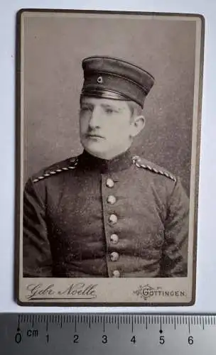 Foto CDV Portrait Soldat Uniform Mütze Atelier Gebrüder Noelle Göttingen