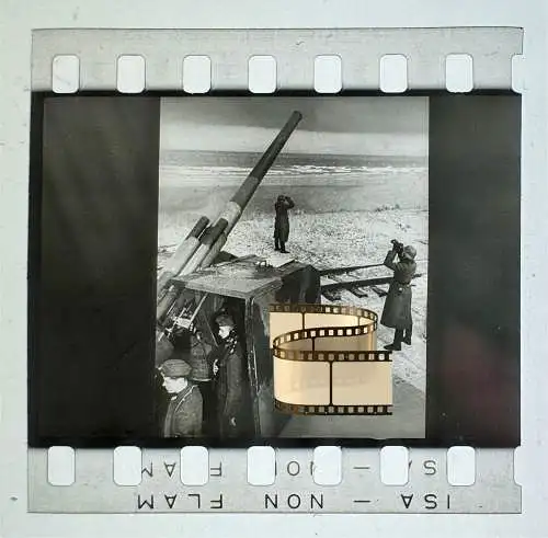 Zelluloid Dia-Negativ-Film Foto 4x 3,5cm - Küste Frankreich Flak Geschütz Soldat