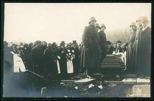 Foto AK Begräbnis Friedhof Soldaten der Wehrmacht am Sarg 1939