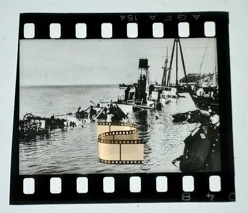 Zelluloid Dia-Negativ-Film Foto - Kriegsmarine - 4 x 3,5 cm Boote gekentert