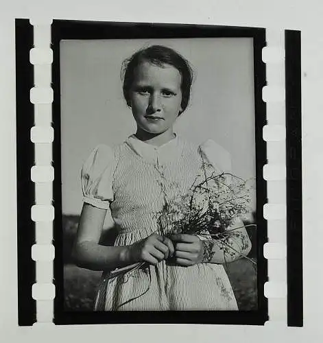 10x altes Zelluloid Dia-Negativ-Film Foto - Portrait junge Damen Mädchen um 1940