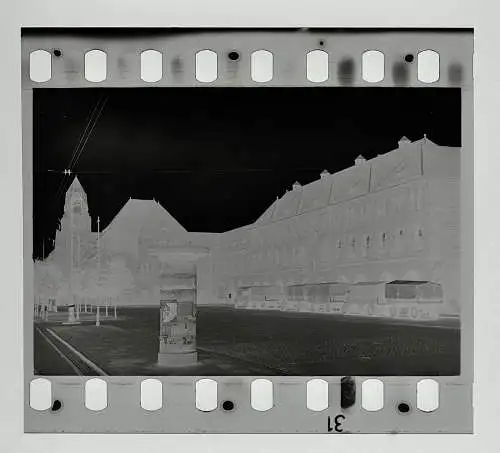 Original Negativ 1939-45 -Wehrmacht Fahrzeuge LKW Gebäude Frankreich Litfaßsäule