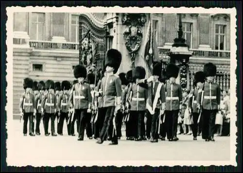 12x Foto England London Reise um 1960 Wachablösung vor Buckingham Palace uvm.