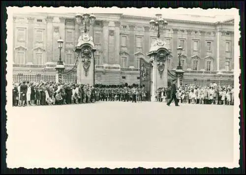 12x Foto England London Reise um 1960 Wachablösung vor Buckingham Palace uvm.