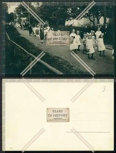 Orig. Foto AK Straßen Umzug Kinder Mädchen junge Frauen 1933