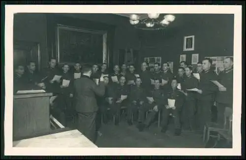 2x Foto 14x9cm - Soldaten Wehrmacht Musik Singen im Chor mit Dirigent