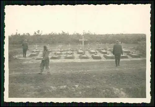 2x Foto Soldaten Wehrmacht Gräber Kreuze Namen Einheit