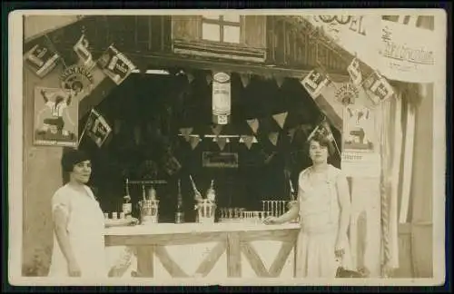 Foto AK alte Kirmes Bude 1930 Alkoholausschank viel Werbung bei Köln