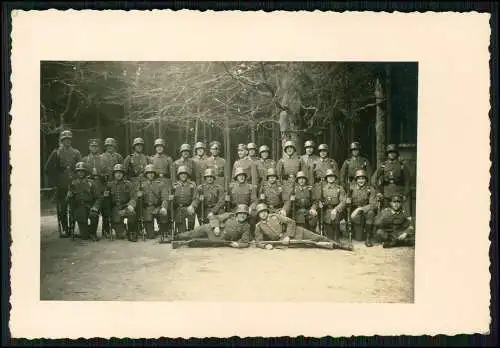 2x Foto Gruppe Soldaten Wehrmacht mit Stahlhelm 1933