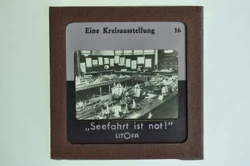 Orig. Dia Litofa 5x5 cm Eine Kreis-Ausstellung Schiffsmodelle werden präsentiert