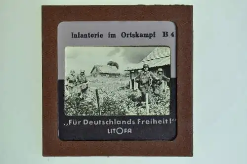 Orig. Dia Litofa 5x5 cm Soldaten Vorstoß der Infanterie ein Bauerndorf Russland