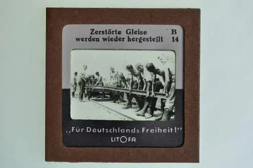 Orig. Dia Litofa 5x5 cm Soldaten zerstörte Gleisanlagen werden instand gesetzt