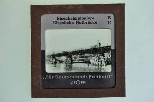 Orig. Dia Litofa 5x5 cm Soldaten Eisenbahnpioniere beim Bau einer Nordbrücke