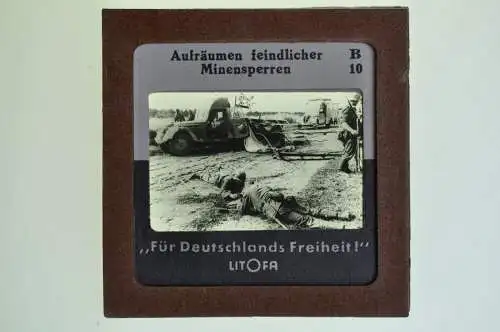 Orig. Dia Litofa 5x5 cm Soldaten aufräumen feindlicher Minen-Sperren Fahrzeuge