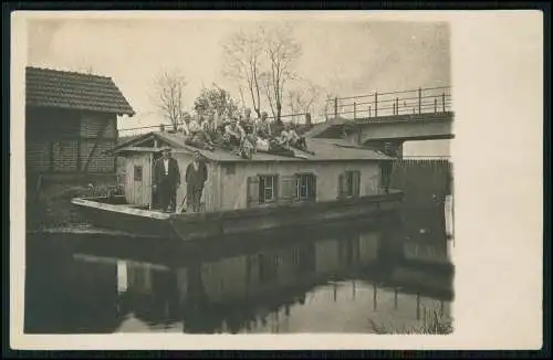 Foto AK Hausboot Fluss Männertour viel Bier Brandenburg Mecklenburg o.ä. 1935