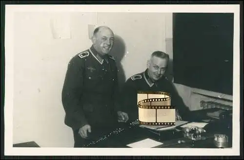 4x Foto AK Soldaten Wehrmacht auf der Schreibstube in der Kaserne uvm.