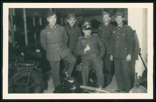 4x Foto AK Soldaten Wehrmacht auf der Schreibstube in der Kaserne uvm.