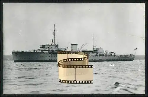 Foto AK Saar Schiff Flottentender U-Boot-Begleitschiff Kriegsmarine am Ufer 1942