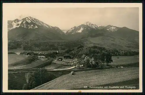 Foto AK Bernhaupten Bergen Bayern, Panorama vom Ort mit Hochfelln und Hochgern