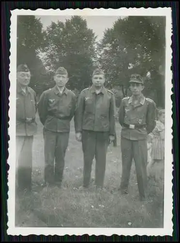 8x Foto Soldaten Wehrmacht Luftwaffe Luftwaffe Flak 1944 Baracken-Lager uvm.