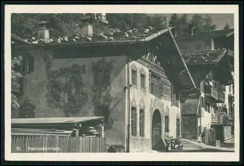 2x Foto AK Garmisch Partenkirchen in Oberbayern, Das alte Haus 1925 gelaufen