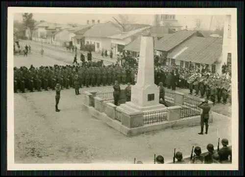 12x Foto Soldaten der Wehrmacht Ehrenmal Kriegerdenkmal Balkan Vormarsch 1941-43