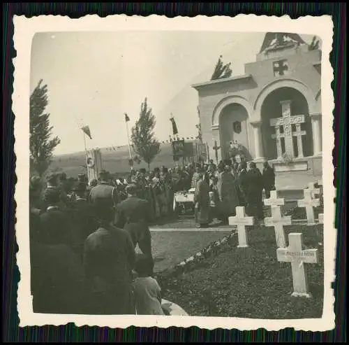 12x Foto Soldaten der Wehrmacht Ehrenmal Kriegerdenkmal Balkan Vormarsch 1941-43