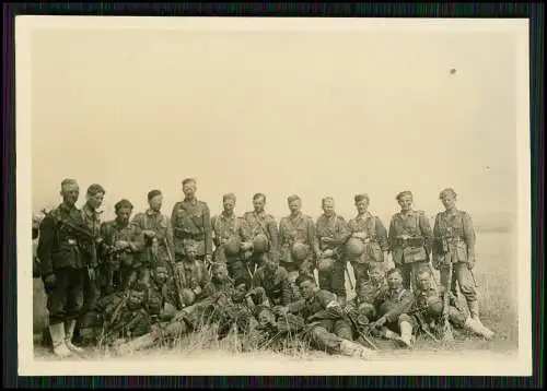 12x Foto Soldaten der Wehrmacht Ehrenmal Kriegerdenkmal Balkan Vormarsch 1941-43