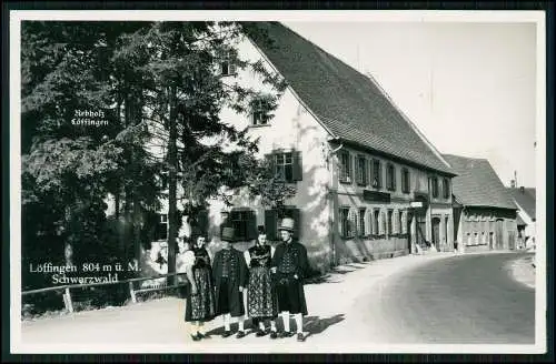 Foto AK Löffingen im Schwarzwald Straße mit Haus Rebholz Damen Herren mit Tracht