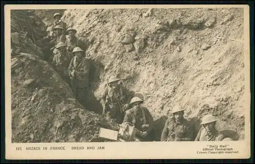AK Soldaten im Schützengraben 157. ANZACS IN FRANCE. BREAD AND JAM