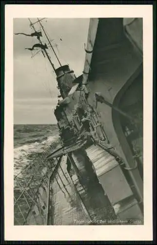 Foto AK Wehrmacht Kriegsmarine - Torpedoboot bei seitlichem Sturm 1942 Feldpost