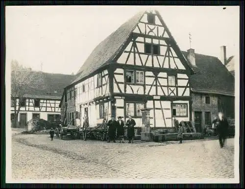 Foto Dorf Fachwerkhaus mit Brunnen Saarland Saarbrücken Rheinland-Pfalz 1936