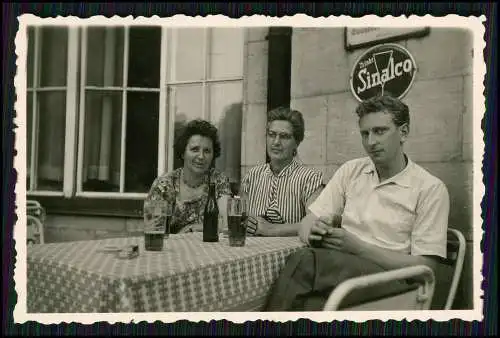 Foto Werbeschild Trinkt Sinalco 1957 Erfrischungsgetränke Gasthof Biergarten