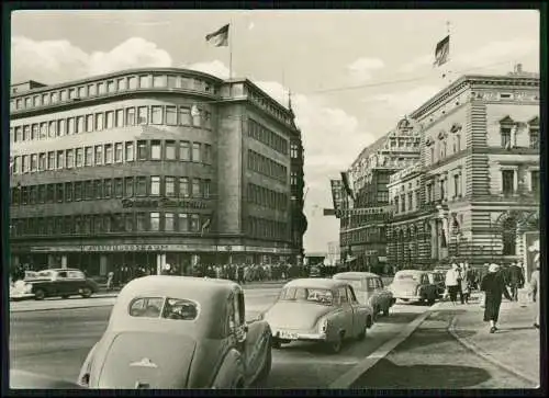 Foto AK Leipzig Pressezentrum mit Eingang zur Petersstraße, Autos Oldtimer uvm.