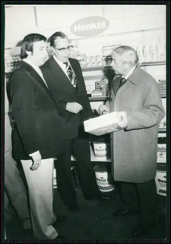 2x Foto Firma Henkel Düsseldorf Holthausen wohl Messestand um 1960